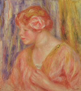 Femme rousse avec des roses dans les cheveux